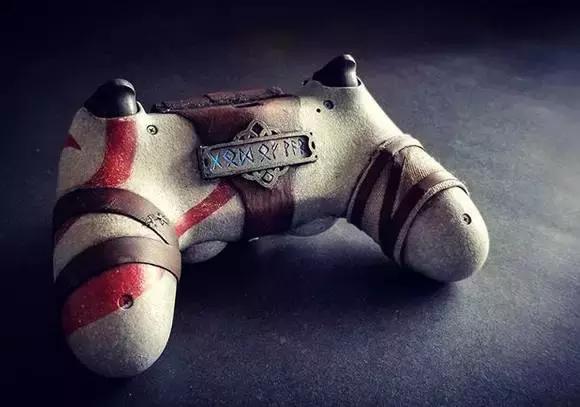 当你在玩游戏时，这些人已经把游戏手柄玩出花来了