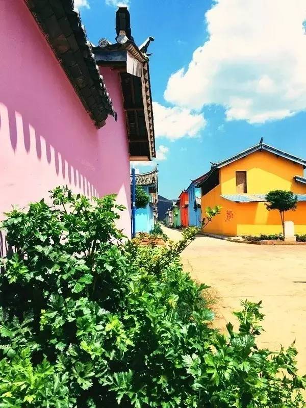 丽江惊现国内第一个彩色村!美的太不像话,像童话!