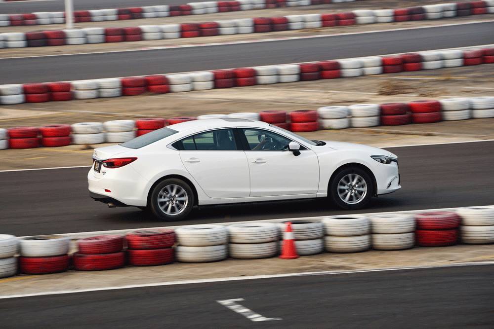 试驾马自达阿特兹,试驾君威对比阿特兹