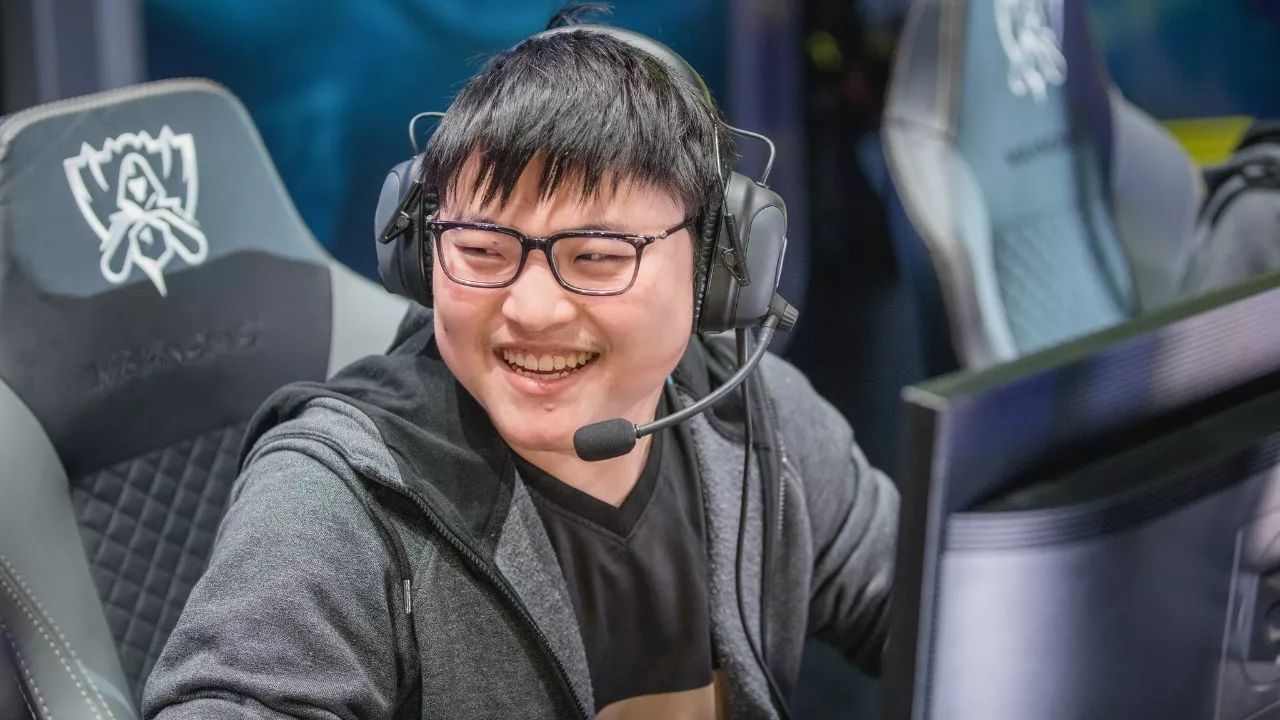 电竞人走上人生巅峰,电竞人的拼搏