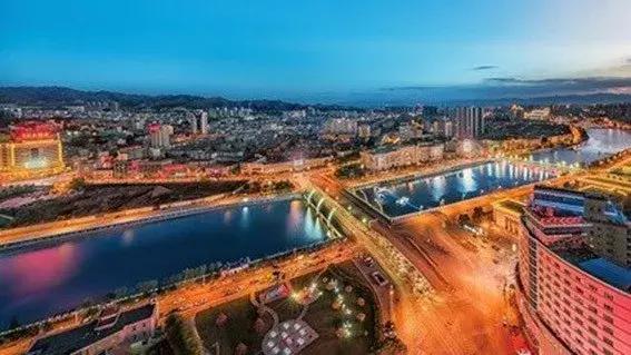 大连五一广场离五一路多远,五一假期五一广场人流