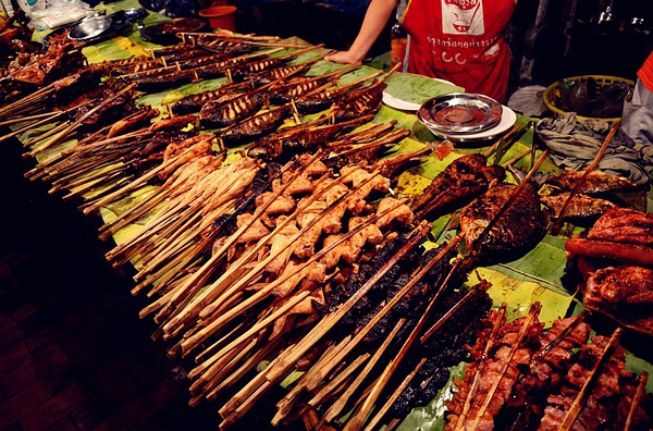 喝啤酒撸串是全世界的事儿