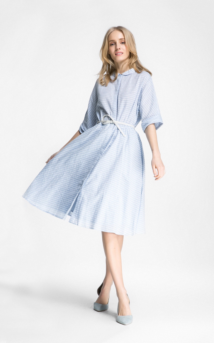 一件衬衫就让你美翻了整个春天,一件衬衫和一条裙子