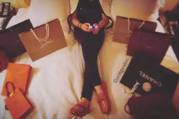 这波富炫的，吓掉了本佛系青年的保温杯