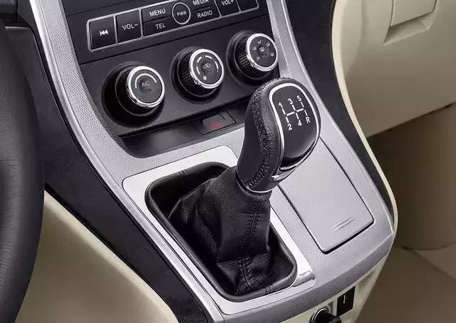 道达v8与埃尔法图片对比,北汽道达v8改装埃尔法