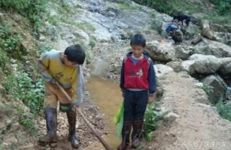 无意间捡到一块刻字的石头好不好,他捡到了一块橡皮从此改变了命运