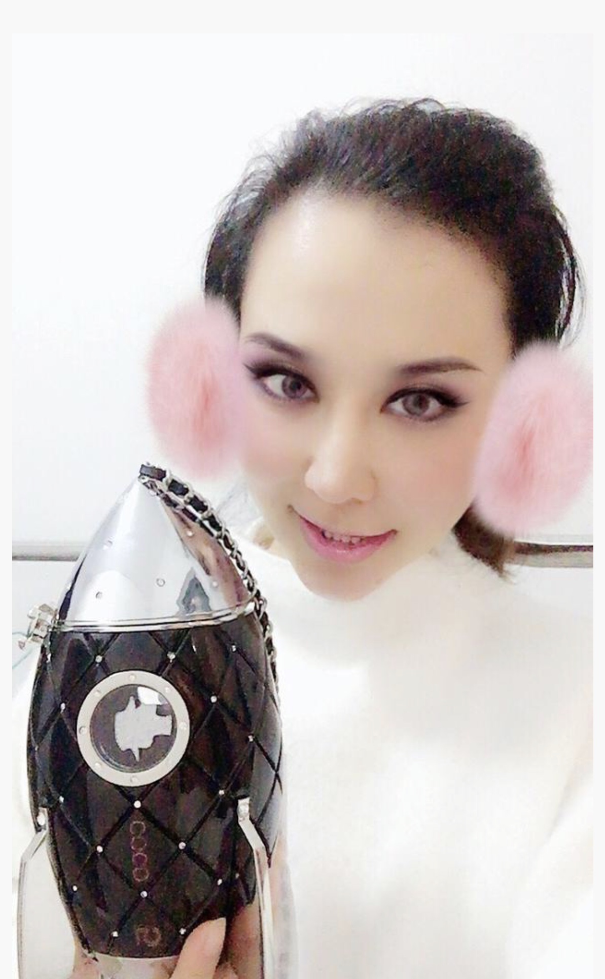 侯耀华送女徒弟假包包,侯耀华给徒弟送假包