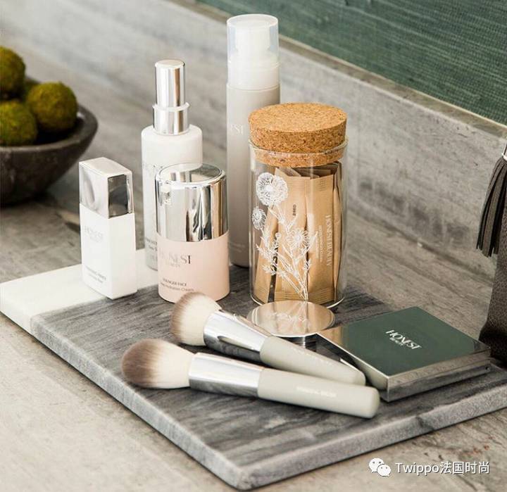 Riri,贝嫂和Gigi都开起了彩妆铺，好卖到让大牌都眼红！