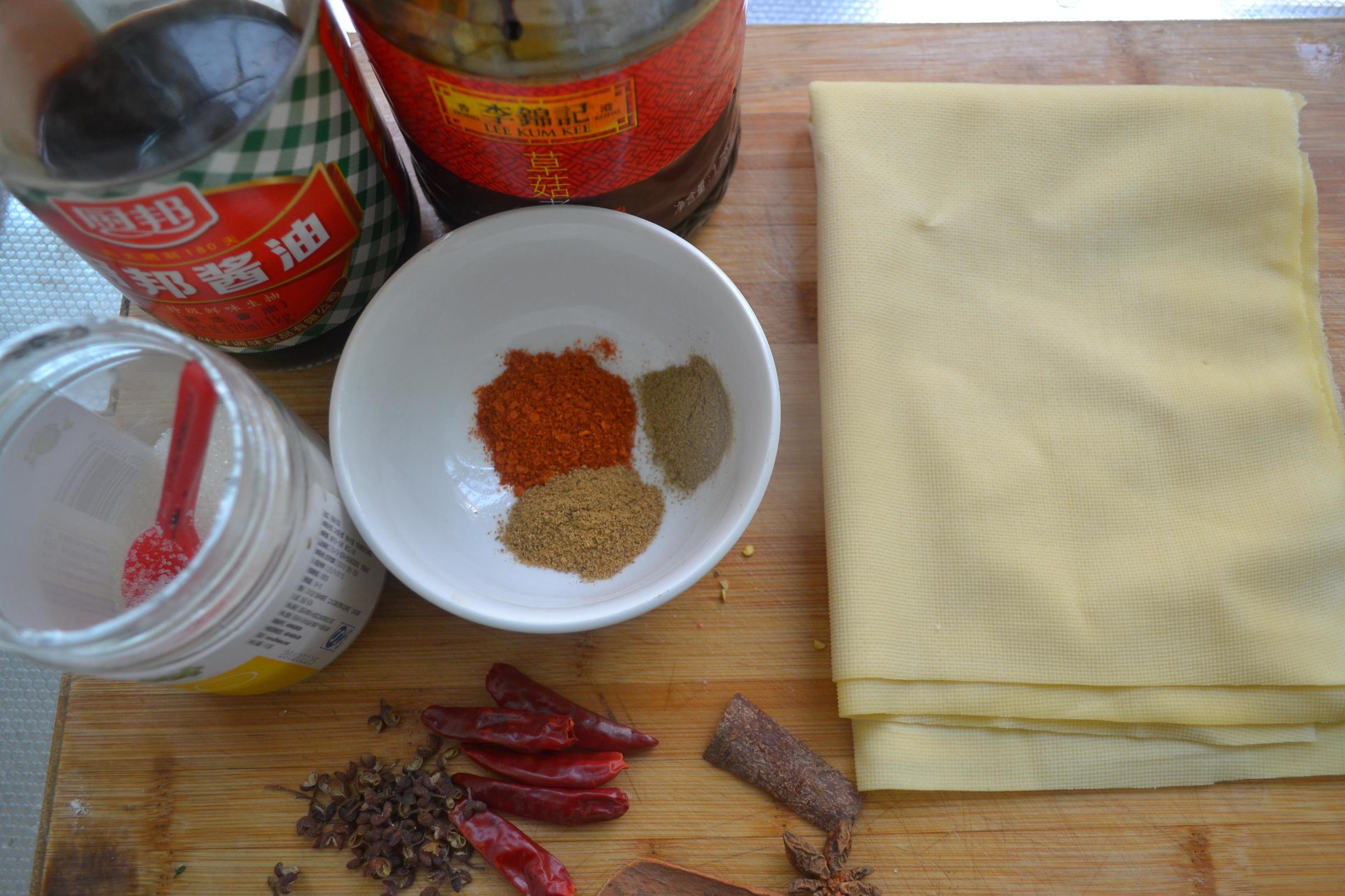 在家制作儿时麻辣涮豆皮,2元豆皮的做法大全