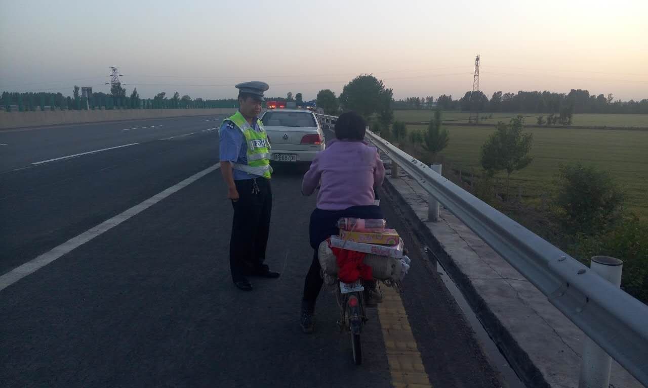 高速上突然蹿出人被撞谁的责任,高速路上突然出现行人怎么办