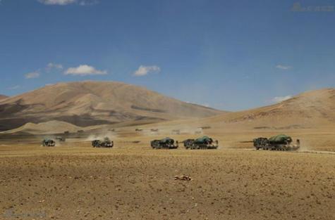 不知天高地厚!印网友称九个印度人可搞定千名解放军,神油抹多了