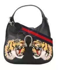 刘雯每月收入多少钱,刘雯收入2018排第几