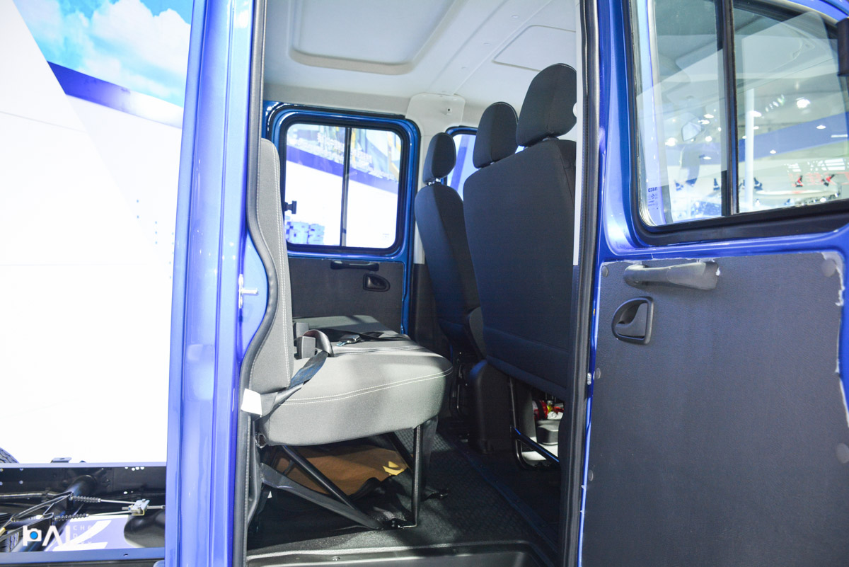 依维柯欧胜双排轻卡最新款,依维柯daily欧胜3座