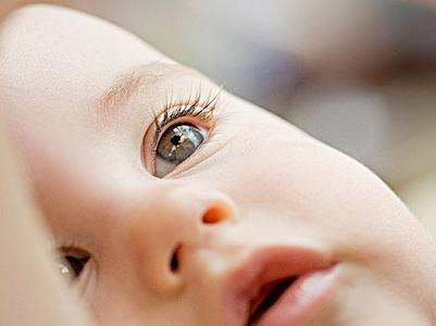 母乳宝宝有眼屎是因为母亲上火吗,吃母乳小婴儿眼屎多又黄是上火吗