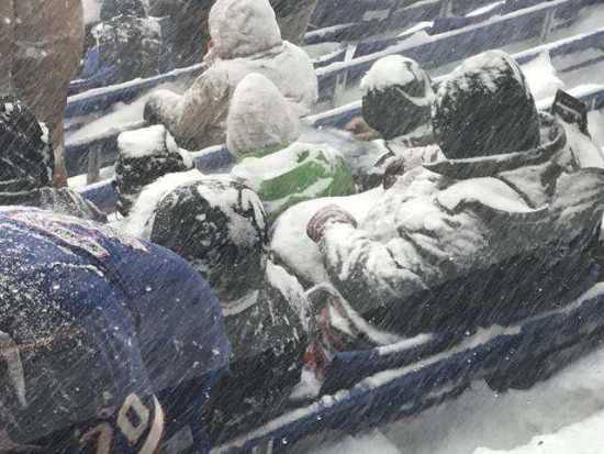 大雪中的足球赛,大雪中的足球比赛视频