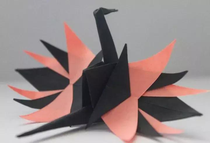 他用3个月时间，折叠了1000只千纸鹤，送给了他最亲爱的姑娘