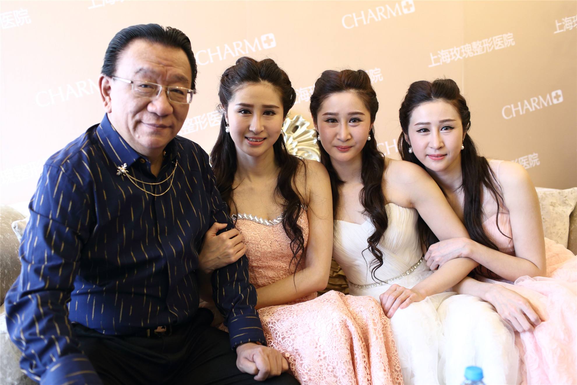 自称三国混血的安娜金和侯耀华三胞胎外甥女做的是同款脸吧?