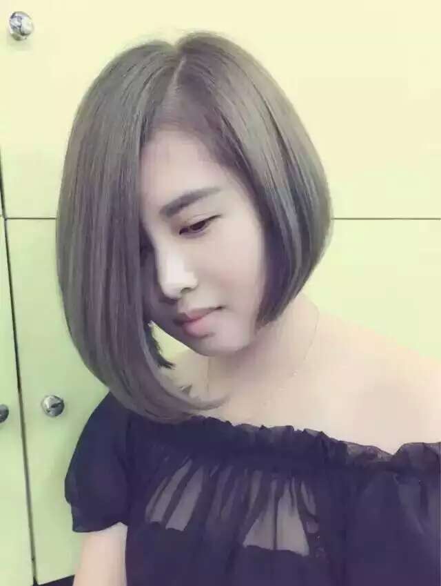 脸小三角脸适合剪什么发型,脸大头发少适合什么发型怎么扎