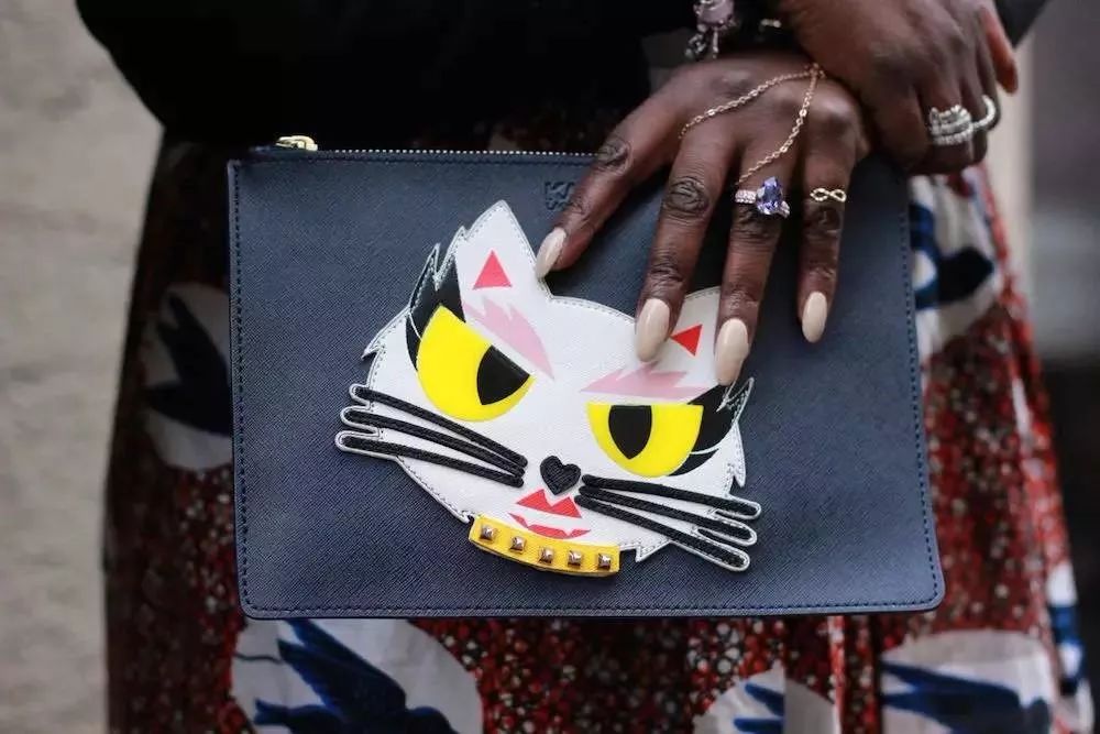 看到这些大牌新出的农历狗年限量款，我笑出了猪叫……