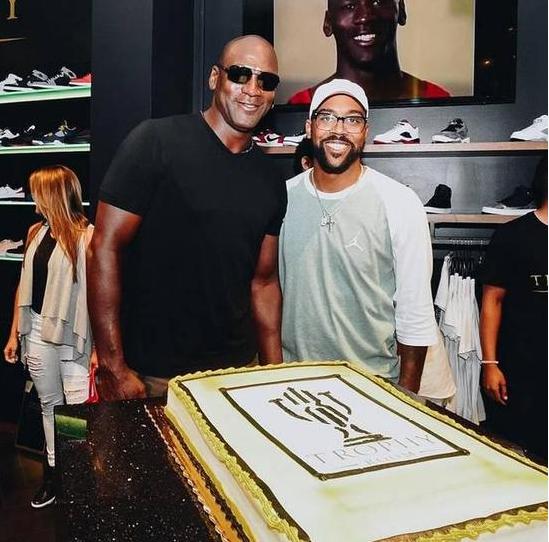 两位球王之子天差地别，原来篮球比足球重这么多！