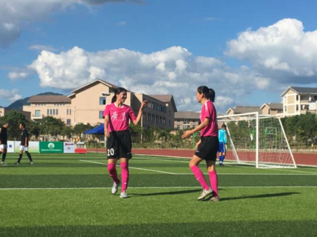 这个70岁的球友火遍我们的朋友圈，要踢到80岁