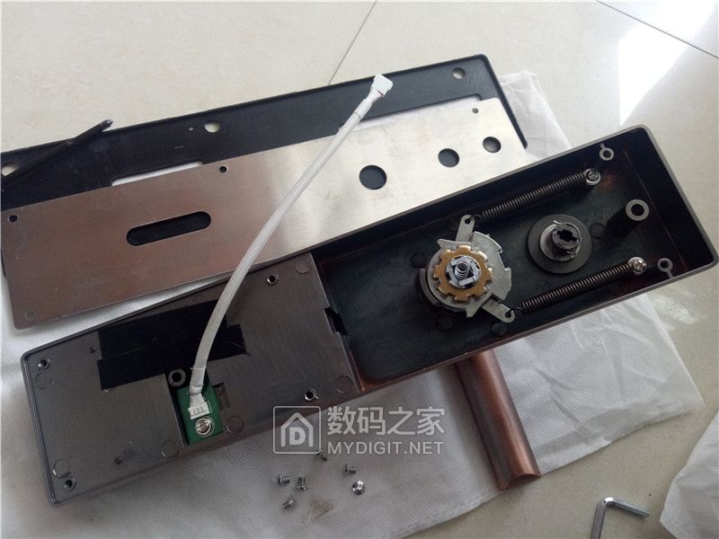 智能门锁拆解步骤,智能门锁拆解图解