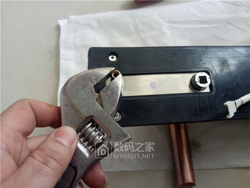 智能门锁拆解步骤,智能门锁拆解图解