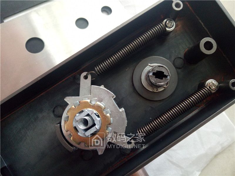 智能门锁容易被小偷无痕打开吗,智能门锁拆解图解