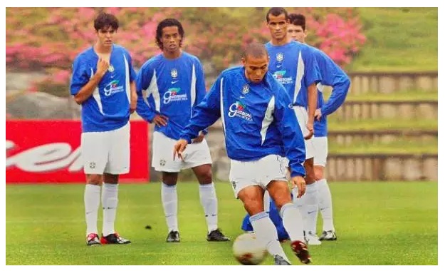 又一代青春的落幕,曾经力压c罗和梅西的卡卡