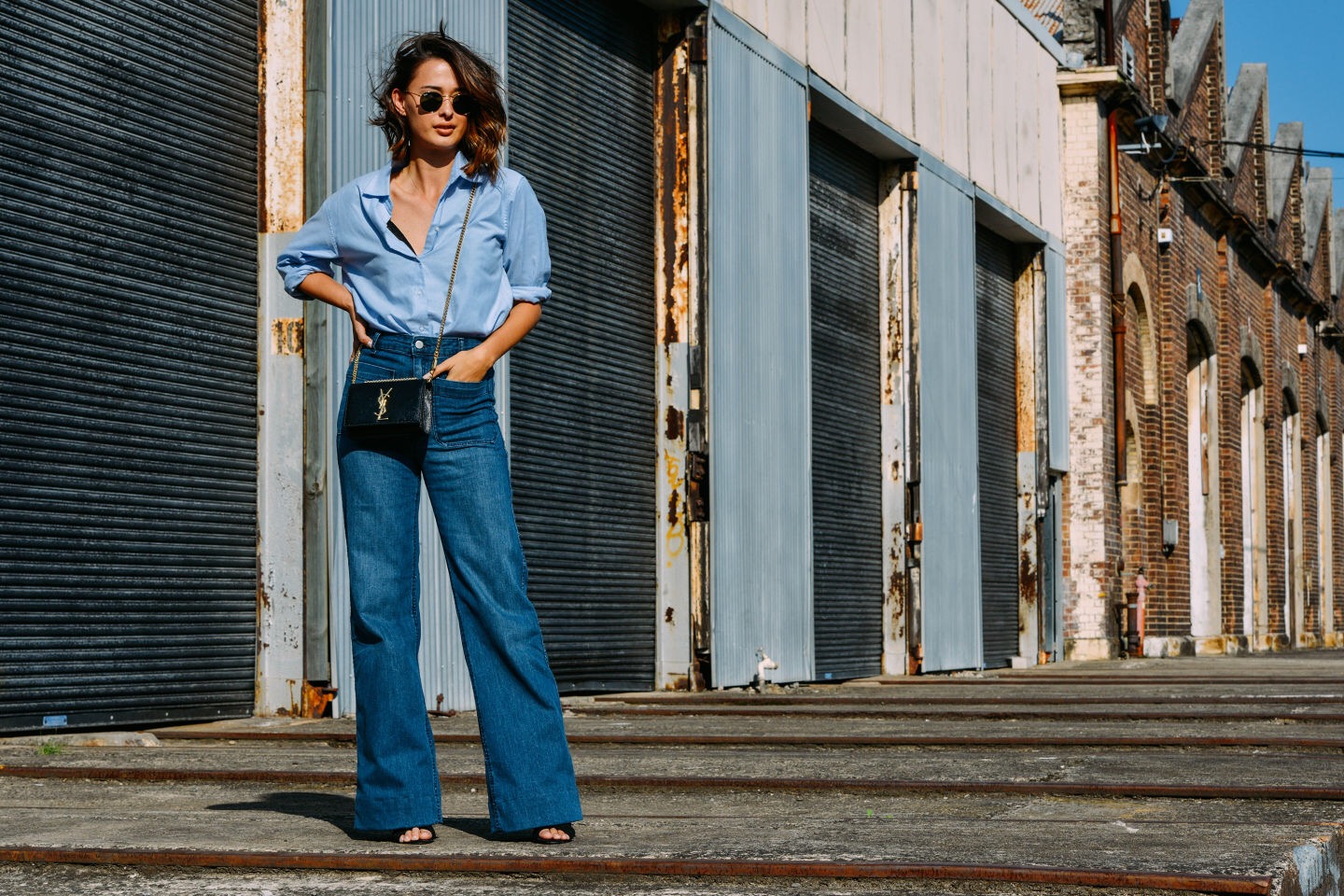 什么样的牛仔裤不返松,牛仔裤松垂感