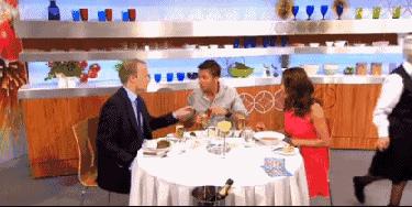 英国礼仪专家教你精致优雅发邮件,英国礼仪专家教人用刀叉