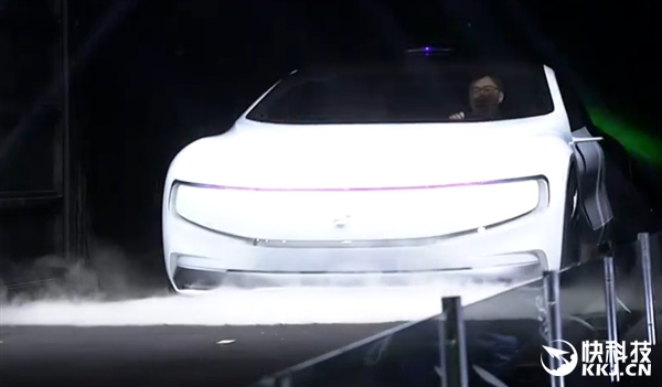 酷乐视苹果,电动汽车智能化展示