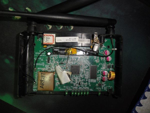 路由器改64MB内存+8MBFLASH+USB跑DD-WRT