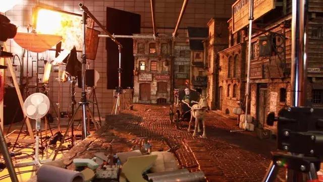 小时候玩泥巴没玩够长大了还在玩,小时候玩泥巴的人长大了