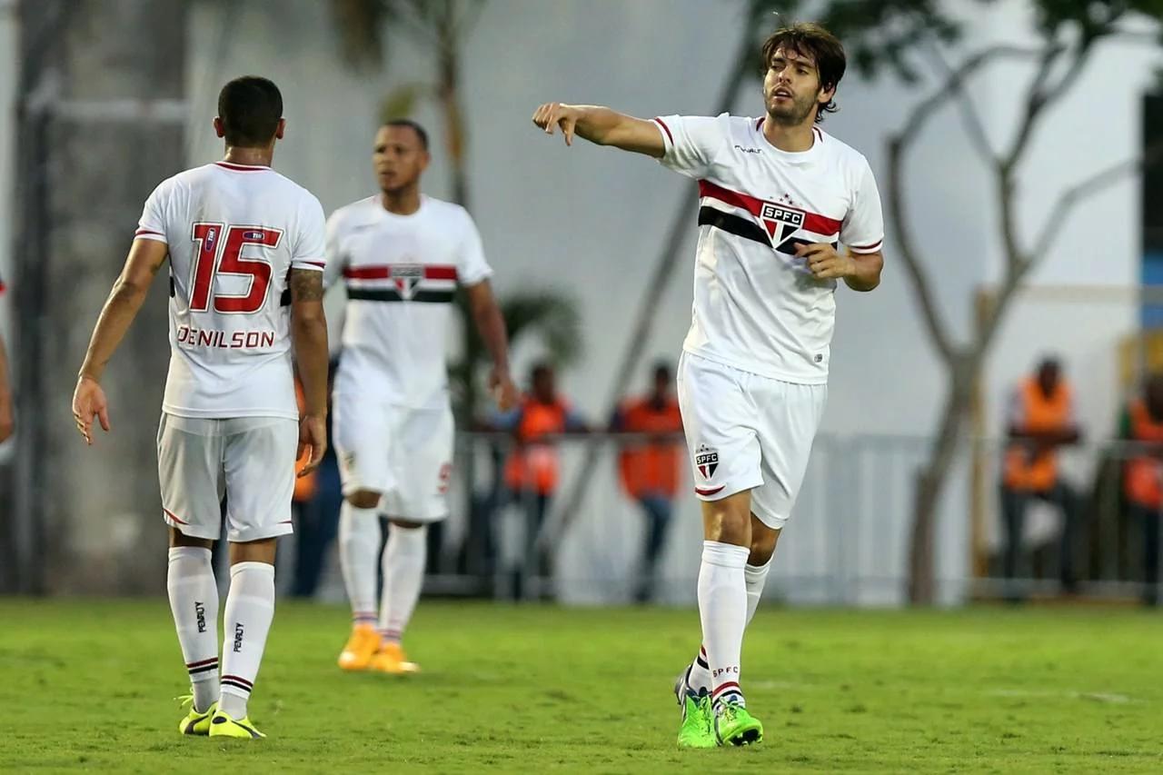 卡卡真的强过c罗和梅西,卡卡跟c罗梅西是一个时代吗