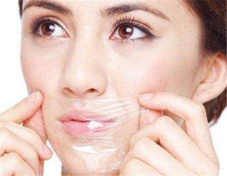 嘴唇干裂的最好处理方式是什么,嘴唇干裂一直喝水都不好