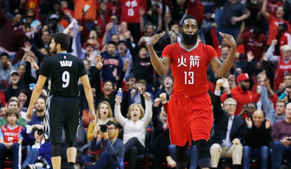 哈登胯下过人几乎没有人能防得住,哈登的过人招牌动作