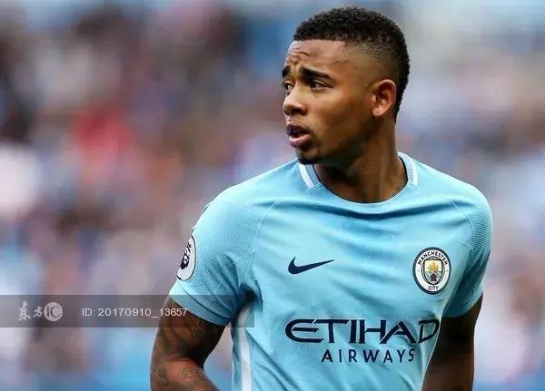 这个20岁的天才少年，会让全世界都爱上足球！