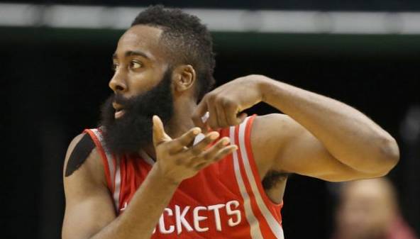 哈登胯下过人几乎没有人能防得住,哈登的过人招牌动作