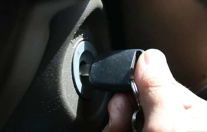 汽车蓄电池寿命一般多久更换,上门更换汽车蓄电池