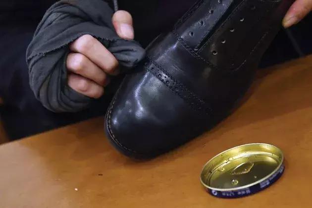 潮流皮鞋怎么保养步骤图解,各种皮鞋的打理及保养方法