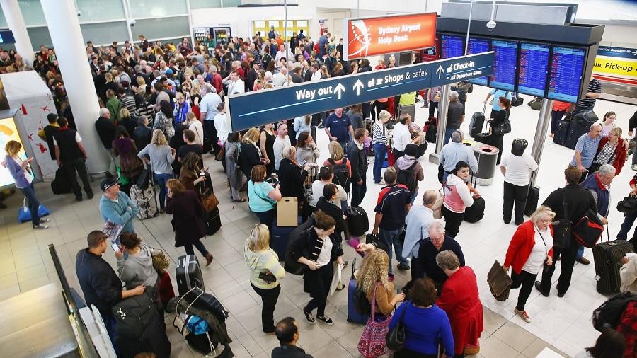 英*歌国**手着UGG鞋入商务候机室被拒？澳航：UGG是睡拖！