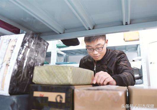 美国小伙沉迷中国玄幻小说,老外看中国小说戒毒