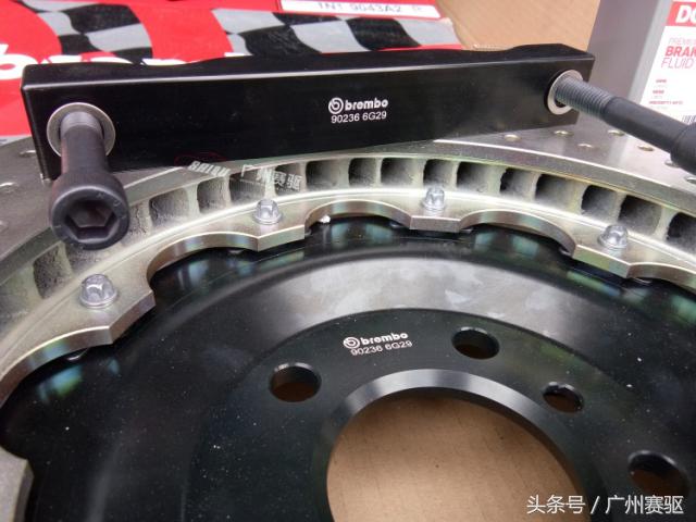 宝马新款x5刹车升级,brembo卡钳有宝马x5套装吗
