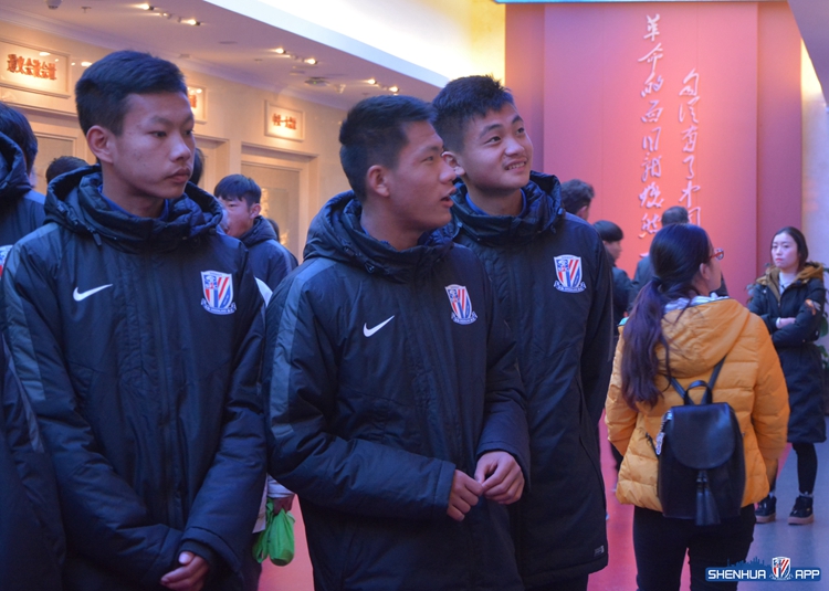 绿地申花U17梯队瞻仰*共中**一大会址不忘初心开启新征程