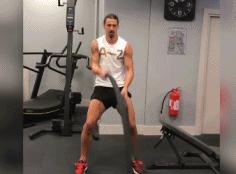 伊布回归球场完整版,伊布回归米兰后视频