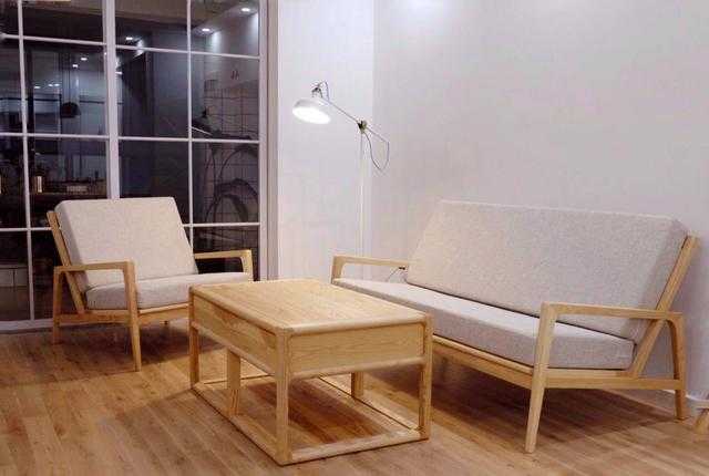 很多人眼中白蜡木纹路太显眼，不好看？这位业主的家一改你的印象