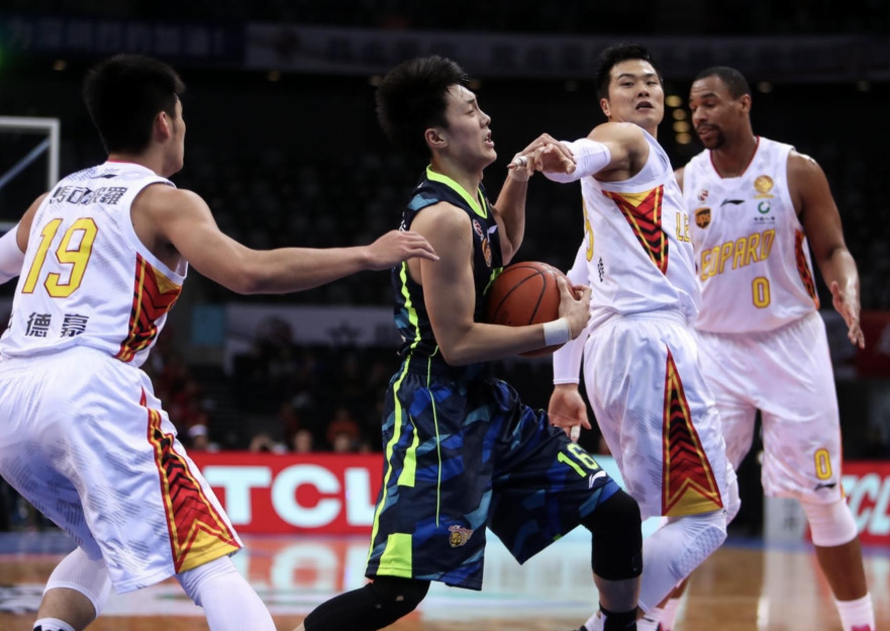 中国男篮国家队首发控卫,男篮后卫被打爆