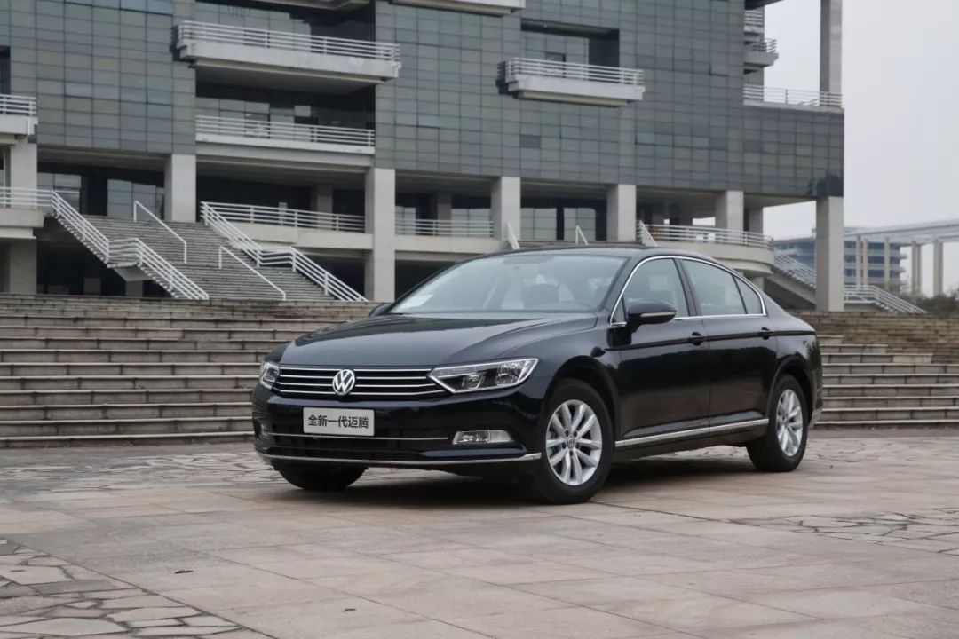 迈腾330豪华对比凯美瑞2.5锋尚,新款迈腾和凯美瑞试驾