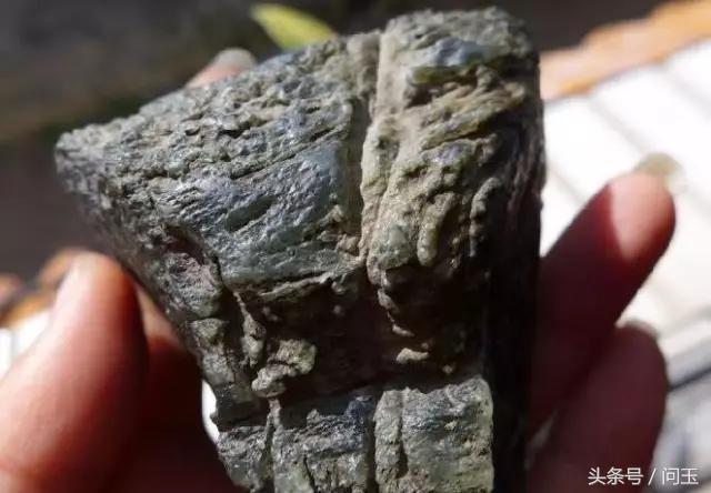 翡翠原石老料子,翡翠原石老皮壳是什么意思